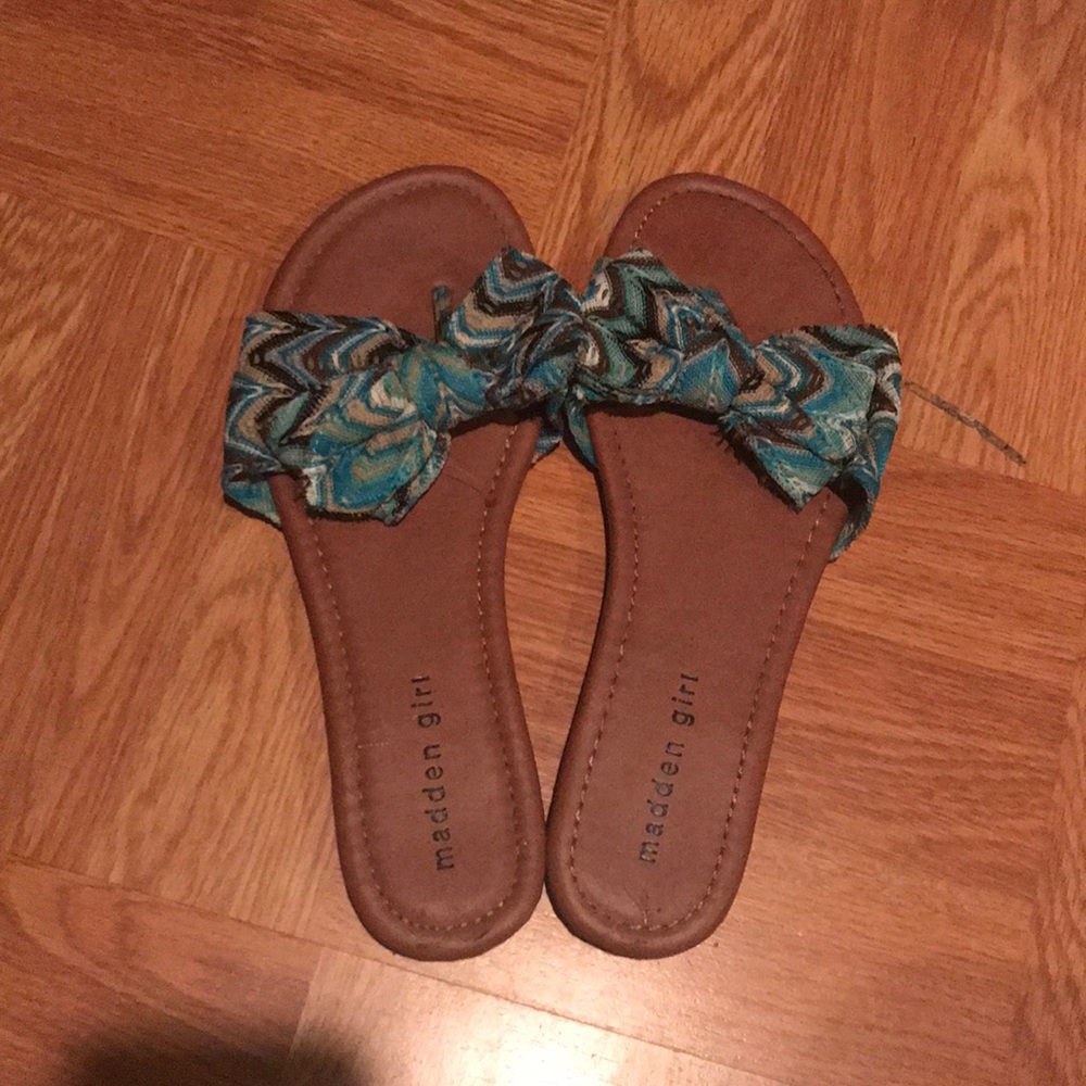 Madden girl bow flip flops